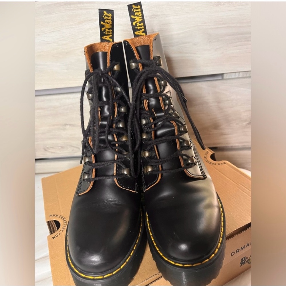 Dr Marten Leona boots